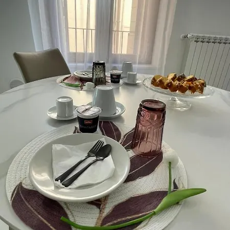 Piazza Angioina 3* ラクイラ