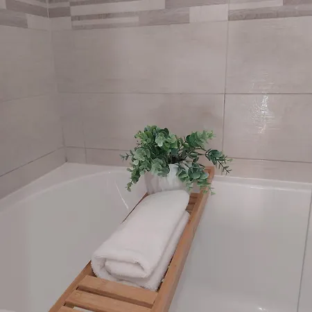 Piazza Angioina 3* ラクイラ