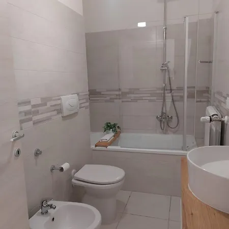 Piazza Angioina 3*