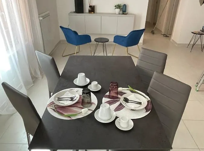 Piazza Angioina Bed & Breakfast 3*