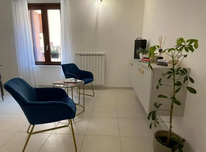 Piazza Angioina Bed & Breakfast LʼAquila