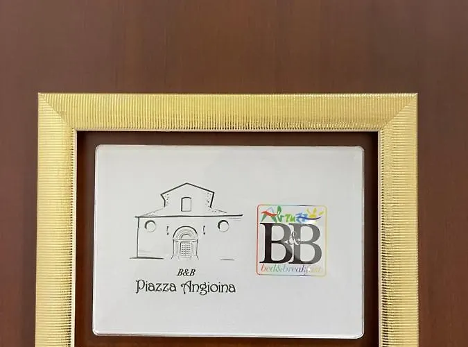 Piazza Angioina 拉奎拉